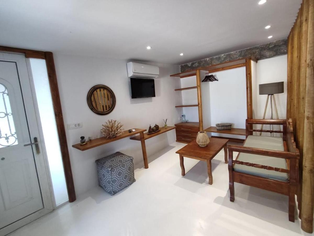 Woodstone Studios & Apartments Santorini Pyrgos Kallistis Exterior photo