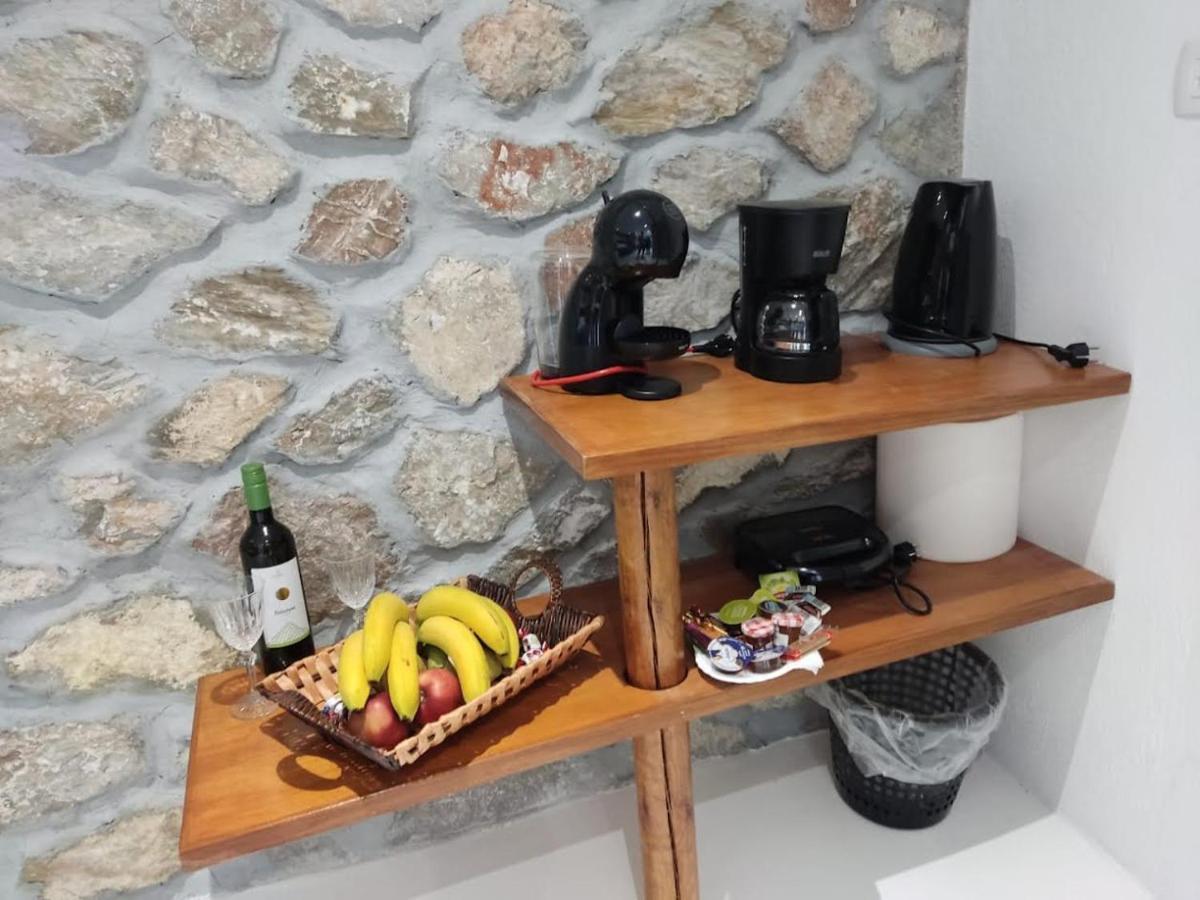 Woodstone Studios & Apartments Santorini Pyrgos Kallistis Exterior photo