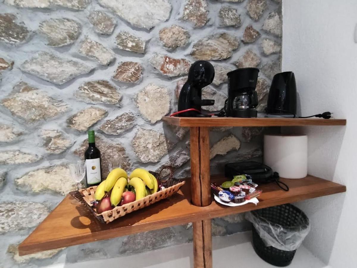 Woodstone Studios & Apartments Santorini Pyrgos Kallistis Exterior photo